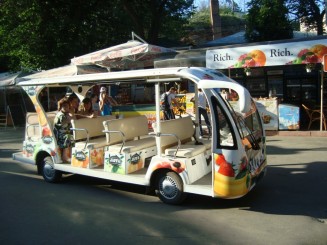 Odessa  cu Plaja "Arcadia"  (Prietenii ştiu de ce)