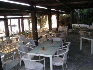 Grecia, Halkidiki: Ouranopolis (Hotel Eagles Palace, terasa de langa piscina)