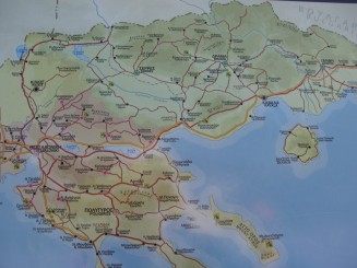 Grecia de N si Peninsula Halkidiki cu cele 3 brate; Ouranopolis se sfla in nordul bratului Athos