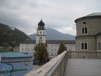 Salzburg, vedere de la una din ferestrele Palatului Residenz
