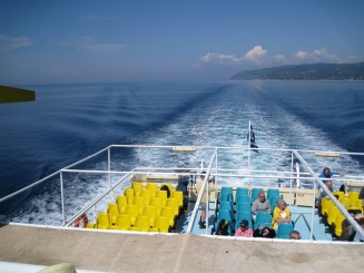 Grecia, cu vaporul pe langa Muntele Athos