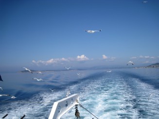 Grecia, cu vaporul pe langa Muntele Athos