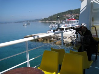 Grecia, cu vaporul pe langa Muntele Athos