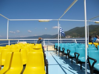 Grecia, cu vaporul pe langa Muntele Athos