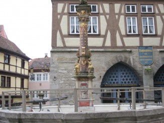 Germania, Rothenburg ob der Tauber: Fantana Sf. George