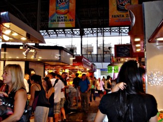 la o cafea in interiorul pietii