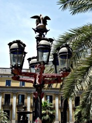 lampile proiectate de Gaudi