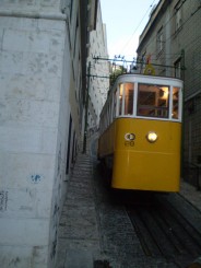 Fascinantul tramvai galben