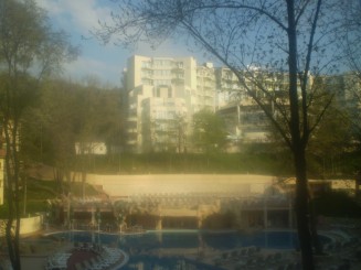 Piscin şi curtea interioarăde la BOLERO