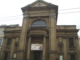 Întotdeauna  fermecătoare