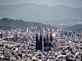 familia sagrada facut cu zum de la castelul montjuic