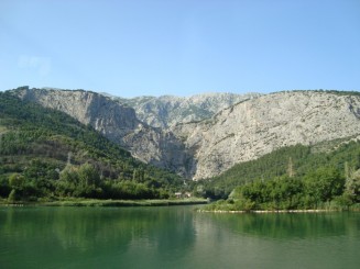 Croatia - Staţiunea Omis şi rafting în canionul râului Cetina.