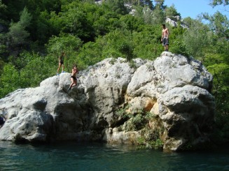 Croatia - Staţiunea Omis şi rafting în canionul râului Cetina.