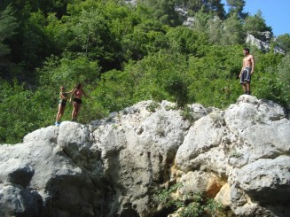 Croatia - Staţiunea Omis şi rafting în canionul râului Cetina.