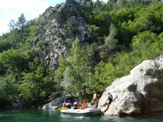 Croatia - Staţiunea Omis şi rafting în canionul râului Cetina.