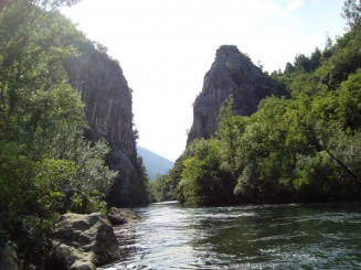 Croatia - Staţiunea Omis şi rafting în canionul râului Cetina.