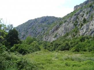 Croatia - Staţiunea Omis şi rafting în canionul râului Cetina.