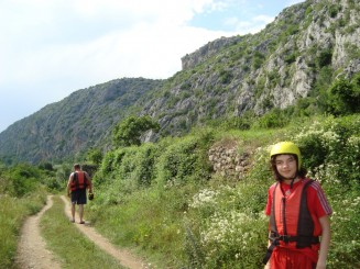 Croatia - Staţiunea Omis şi rafting în canionul râului Cetina.