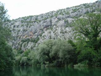 Croatia - Staţiunea Omis şi rafting în canionul râului Cetina.