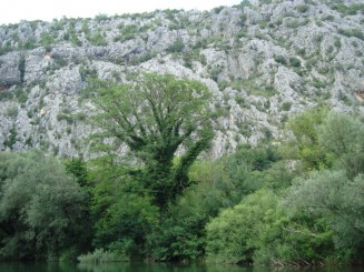 Croatia - Staţiunea Omis şi rafting în canionul râului Cetina.