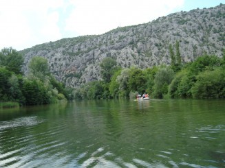 Croatia - Staţiunea Omis şi rafting în canionul râului Cetina.