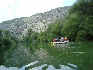 Croatia - Staţiunea Omis şi rafting în canionul râului Cetina.