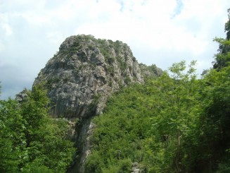 Croatia - Staţiunea Omis şi rafting în canionul râului Cetina.