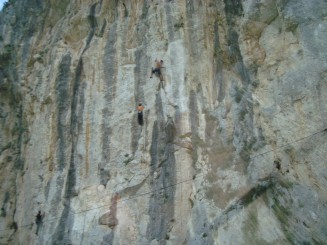Croatia - Staţiunea Omis şi rafting în canionul râului Cetina.