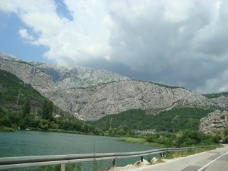 Croatia - Staţiunea Omis şi rafting în canionul râului Cetina.