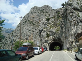 Croatia - Staţiunea Omis şi rafting în canionul râului Cetina.