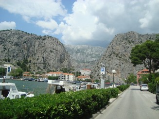 Croatia - Staţiunea Omis şi rafting în canionul râului Cetina.