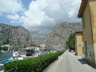 Croatia - Staţiunea Omis şi rafting în canionul râului Cetina.