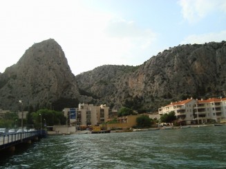Croatia - Staţiunea Omis şi rafting în canionul râului Cetina.