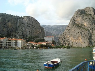 Croatia - Staţiunea Omis şi rafting în canionul râului Cetina.