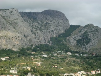 Croatia - Staţiunea Omis şi rafting în canionul râului Cetina.