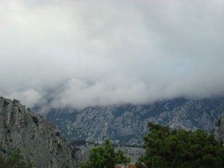 Croatia - Staţiunea Omis şi rafting în canionul râului Cetina.