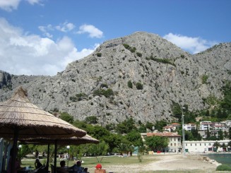 Croatia - Staţiunea Omis şi rafting în canionul râului Cetina.
