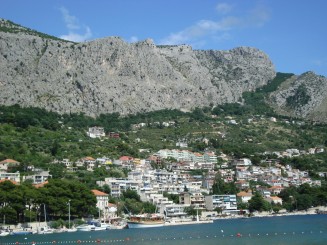 Croatia - Staţiunea Omis şi rafting în canionul râului Cetina.