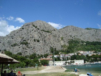 Croatia - Staţiunea Omis şi rafting în canionul râului Cetina.