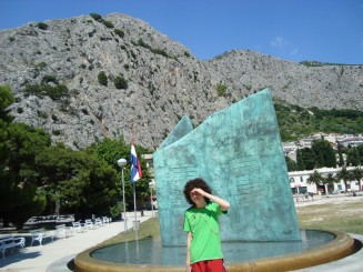 Croatia - Staţiunea Omis şi rafting în canionul râului Cetina.
