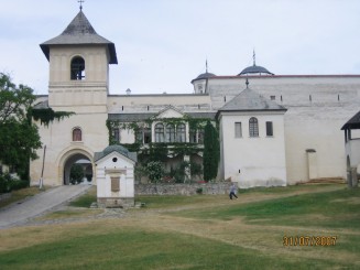 Intrarea in manastire