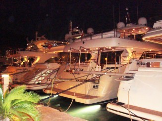 Muntenegru - Budva by night (Promenada)