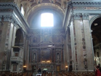 Napoli - Un giuvaer sub munti de gunoaie.