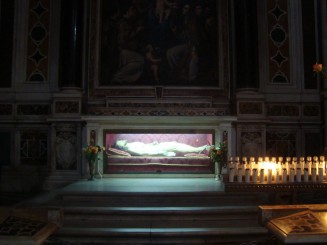 Napoli - Un giuvaer sub munti de gunoaie.