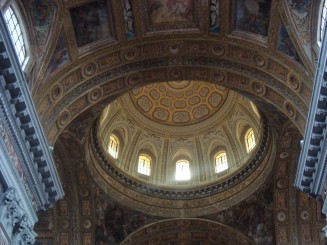 Napoli - Un giuvaer sub munti de gunoaie.