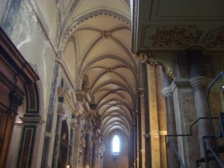 Napoli - Un giuvaer sub munti de gunoaie.