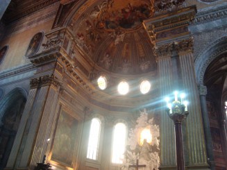 Napoli - Un giuvaer sub munti de gunoaie.