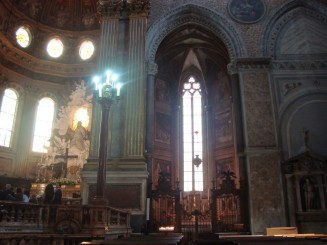 Napoli - Un giuvaer sub munti de gunoaie.