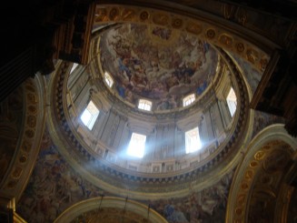 Napoli - Un giuvaer sub munti de gunoaie.