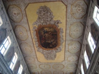 Napoli - Un giuvaer sub munti de gunoaie.